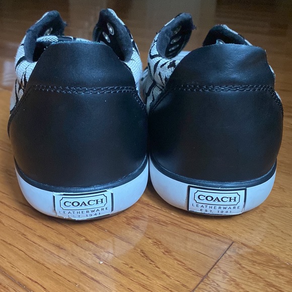 Coach woman’s Size 10 - Picture 4 of 7